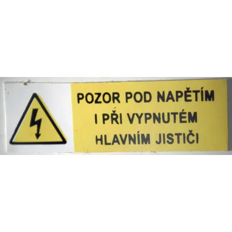 Štítek Pozor pod napětím i při vypnutém hlavním jističi Štítek Pozor pod napětím i při vypnutém hlavním jističi